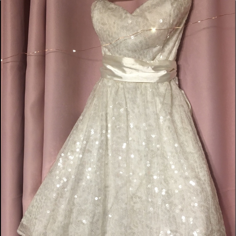 White sequence size 3 strapless short dress